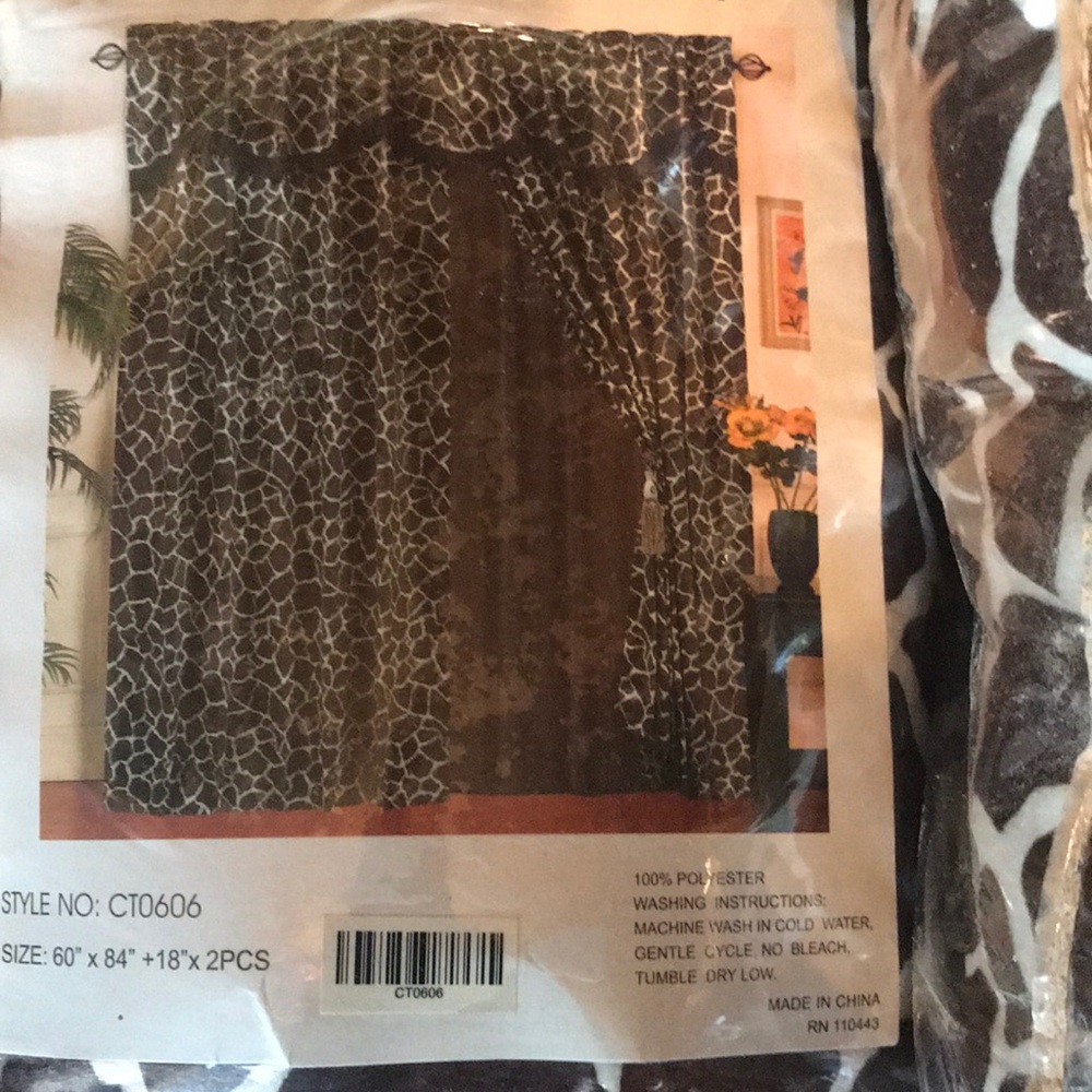 Comforter set (NIB) - Picture 3 of 4